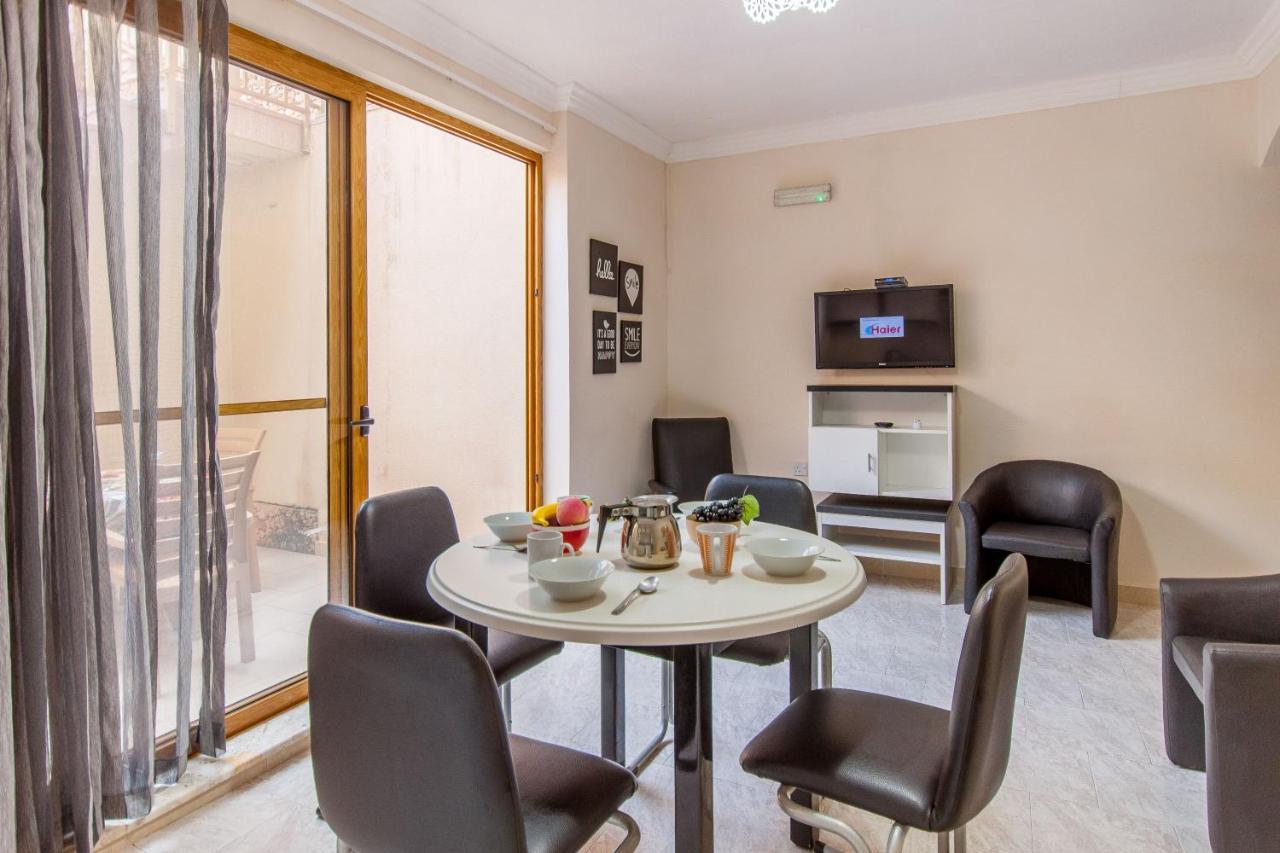 Pool & Sea Merill Apartments Mellieha Ngoại thất bức ảnh