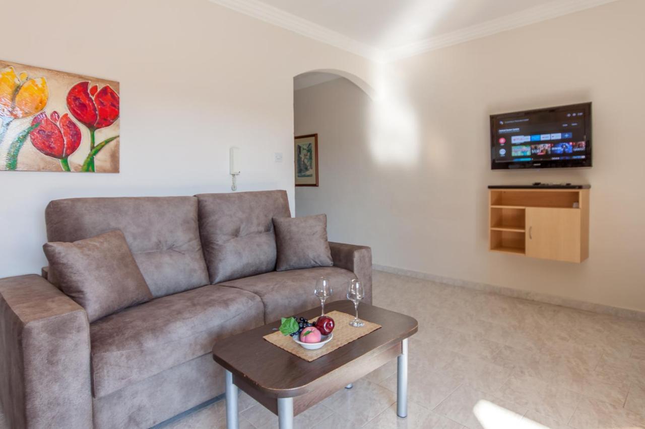 Pool & Sea Merill Apartments Mellieha Ngoại thất bức ảnh