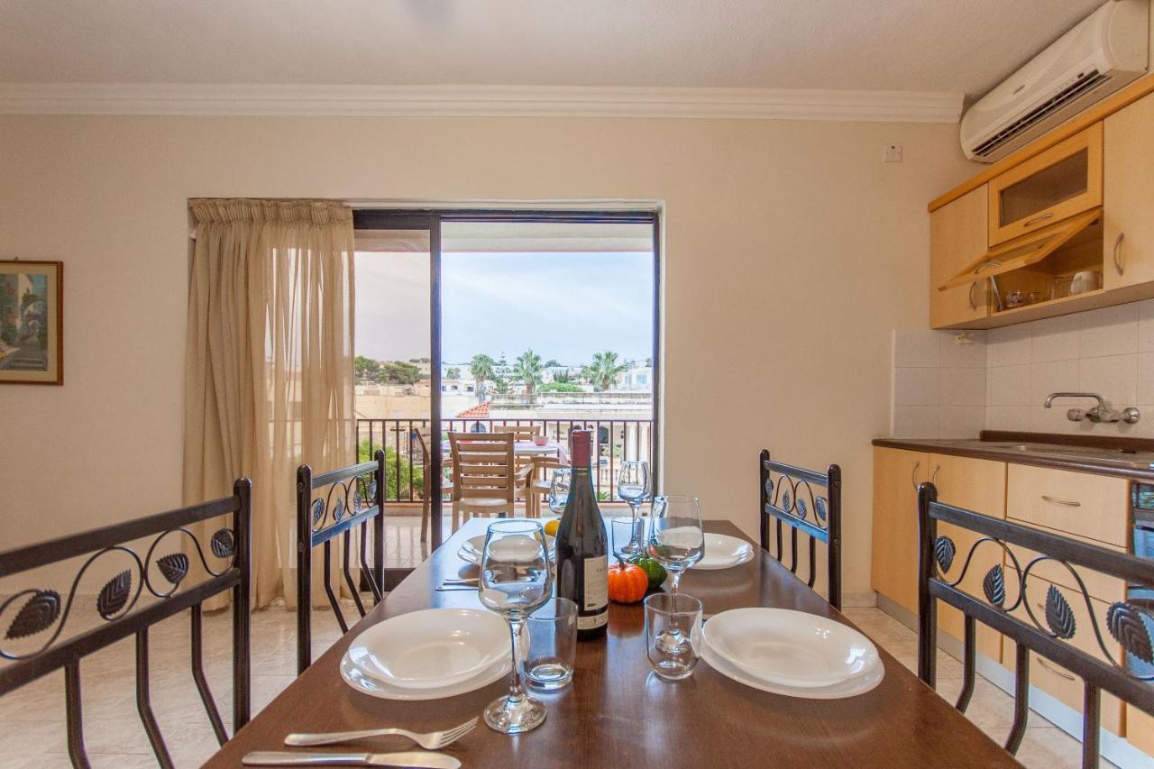 Pool & Sea Merill Apartments Mellieha Ngoại thất bức ảnh