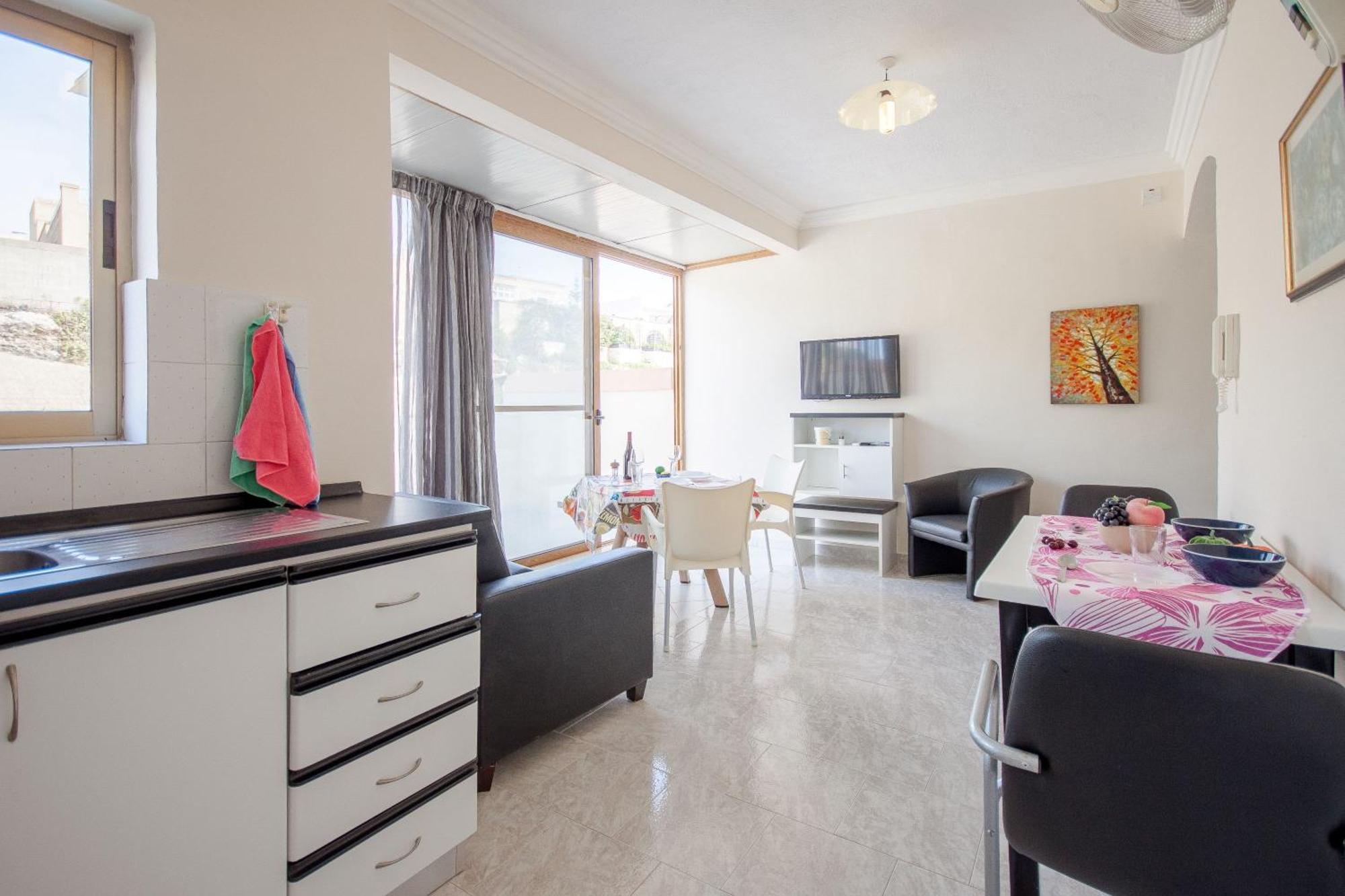 Pool & Sea Merill Apartments Mellieha Ngoại thất bức ảnh