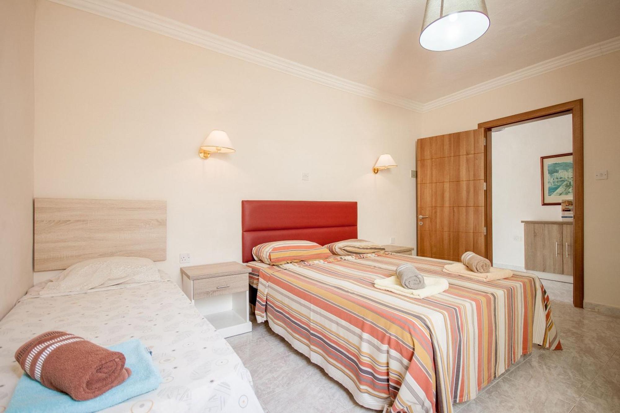 Pool & Sea Merill Apartments Mellieha Ngoại thất bức ảnh