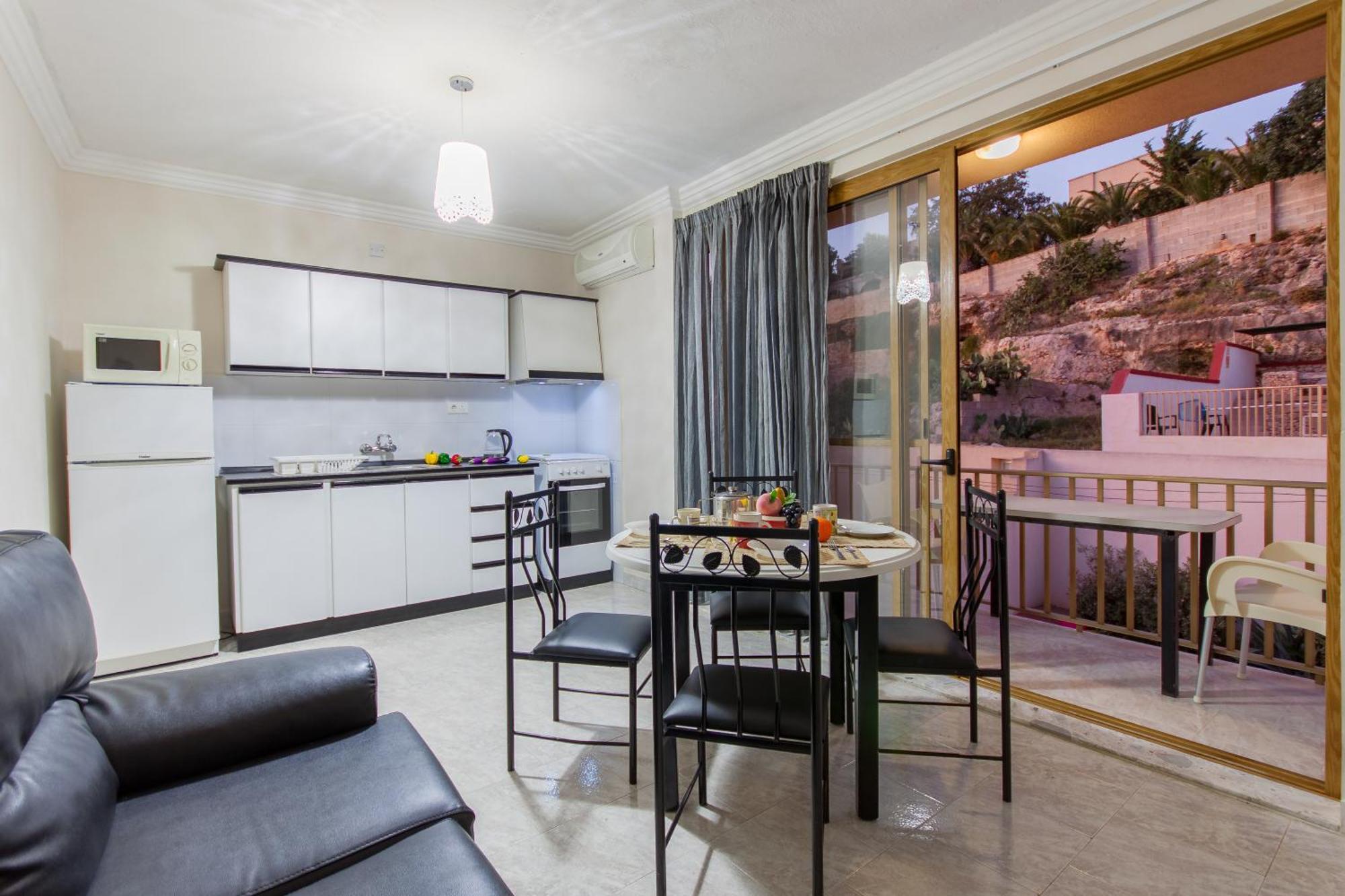 Pool & Sea Merill Apartments Mellieha Ngoại thất bức ảnh