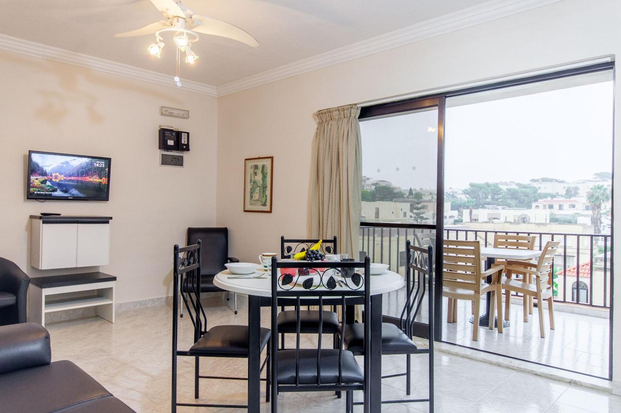 Pool & Sea Merill Apartments Mellieha Ngoại thất bức ảnh