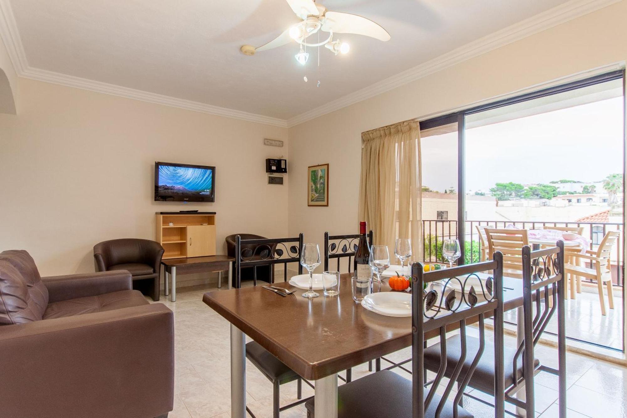Pool & Sea Merill Apartments Mellieha Ngoại thất bức ảnh