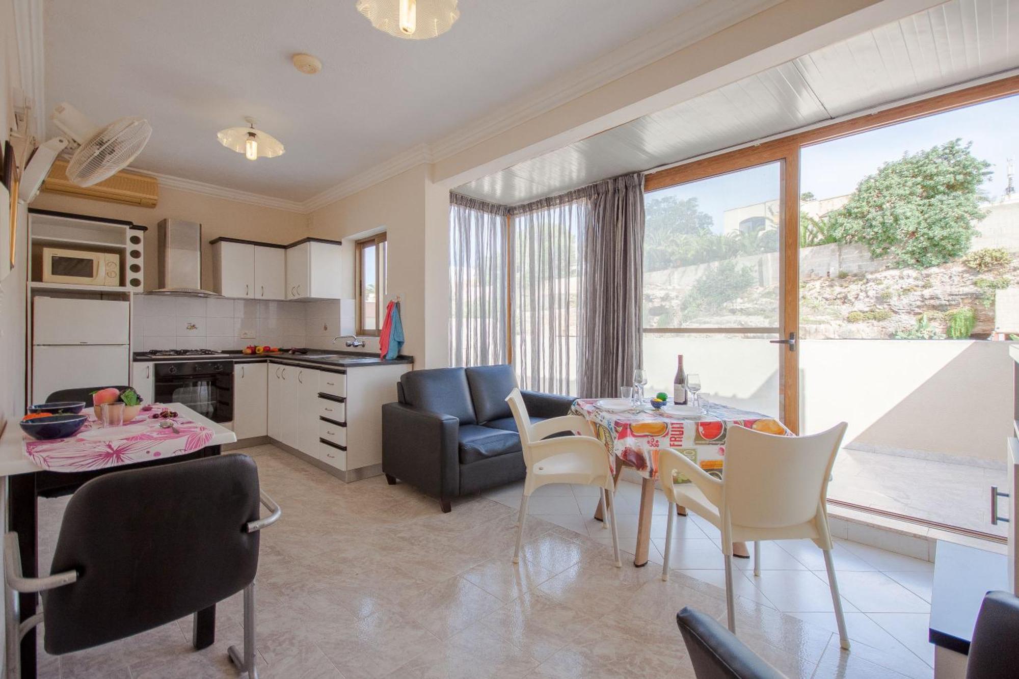 Pool & Sea Merill Apartments Mellieha Phòng bức ảnh