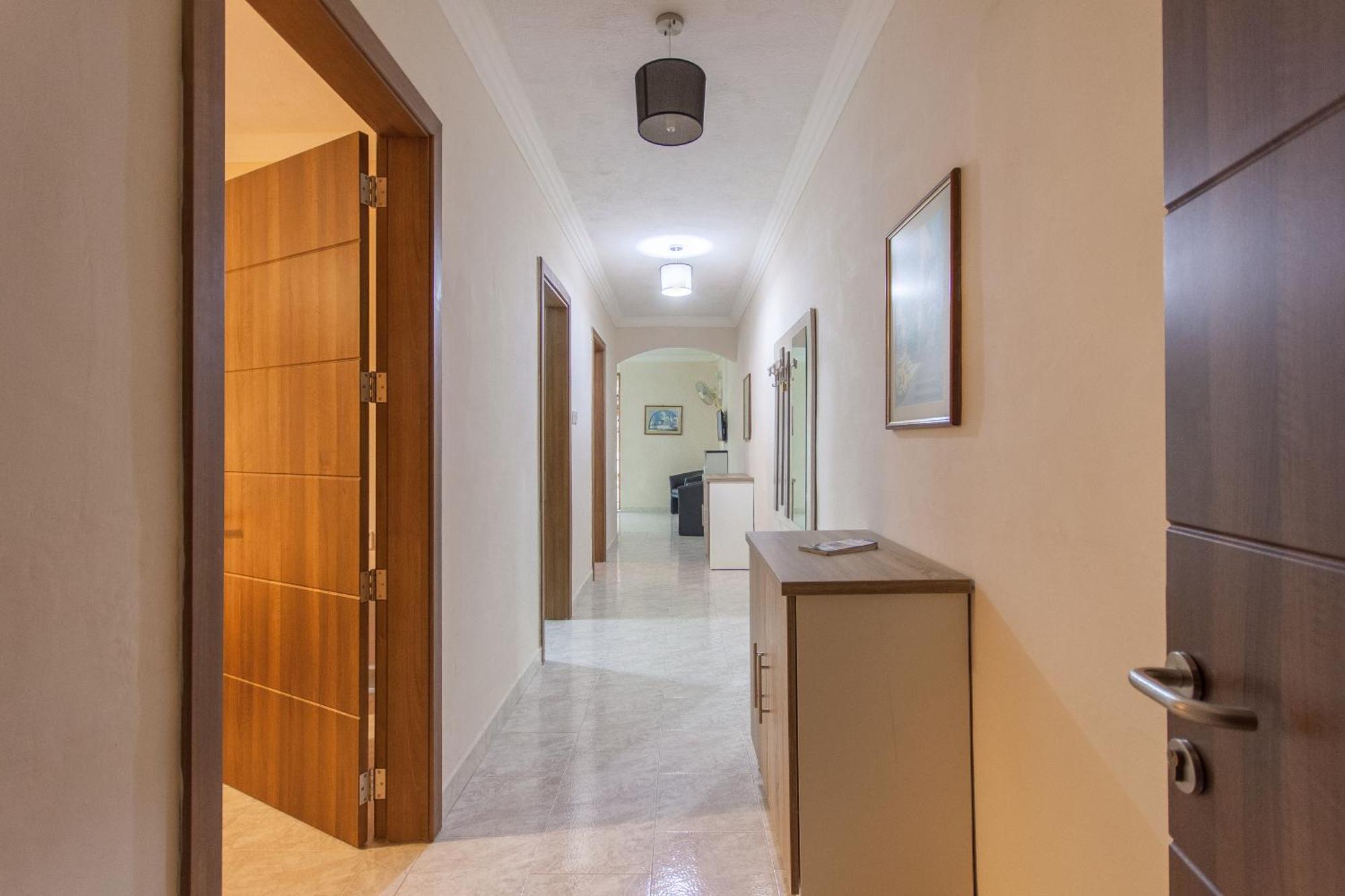 Pool & Sea Merill Apartments Mellieha Phòng bức ảnh