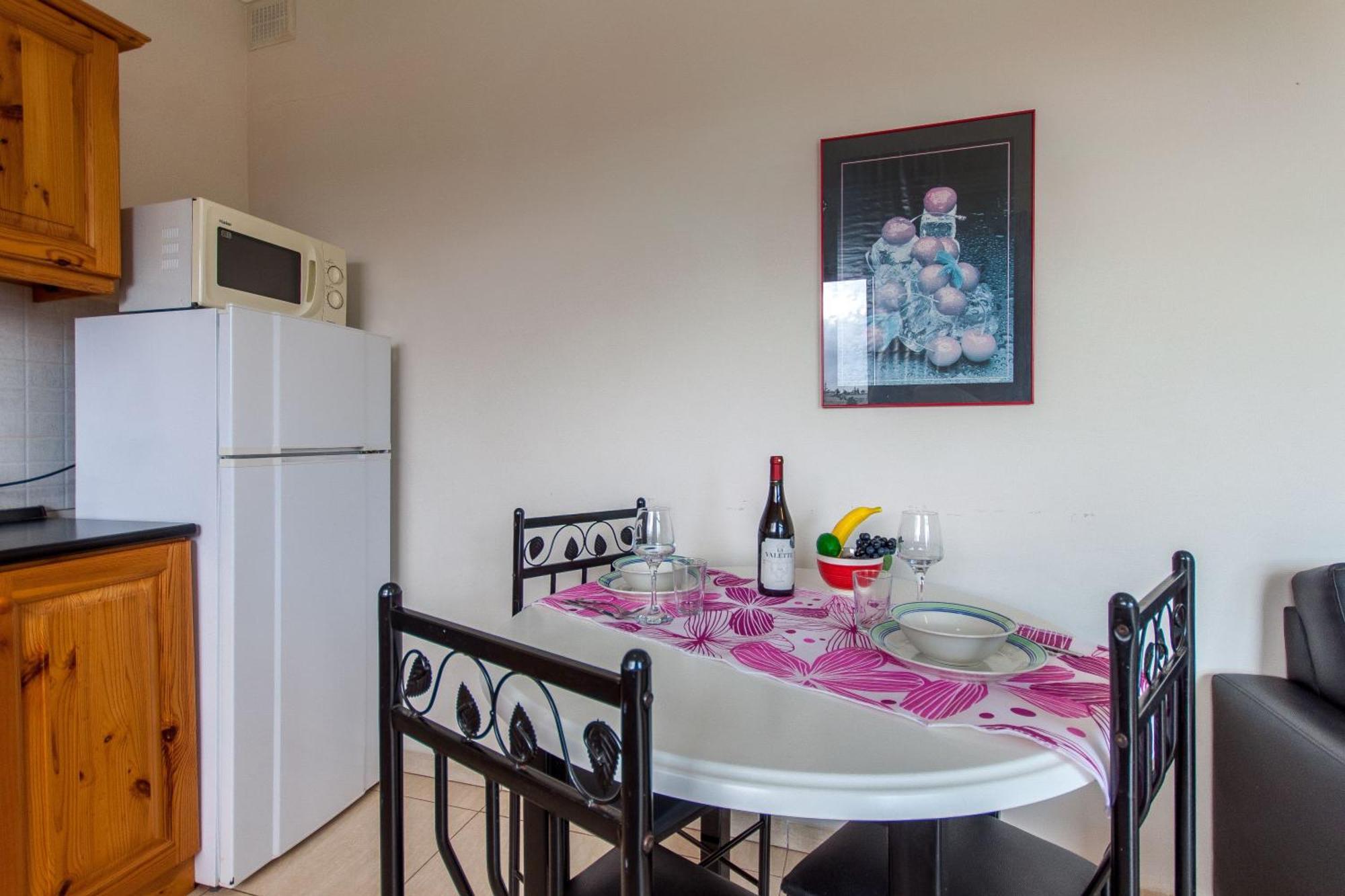 Pool & Sea Merill Apartments Mellieha Phòng bức ảnh