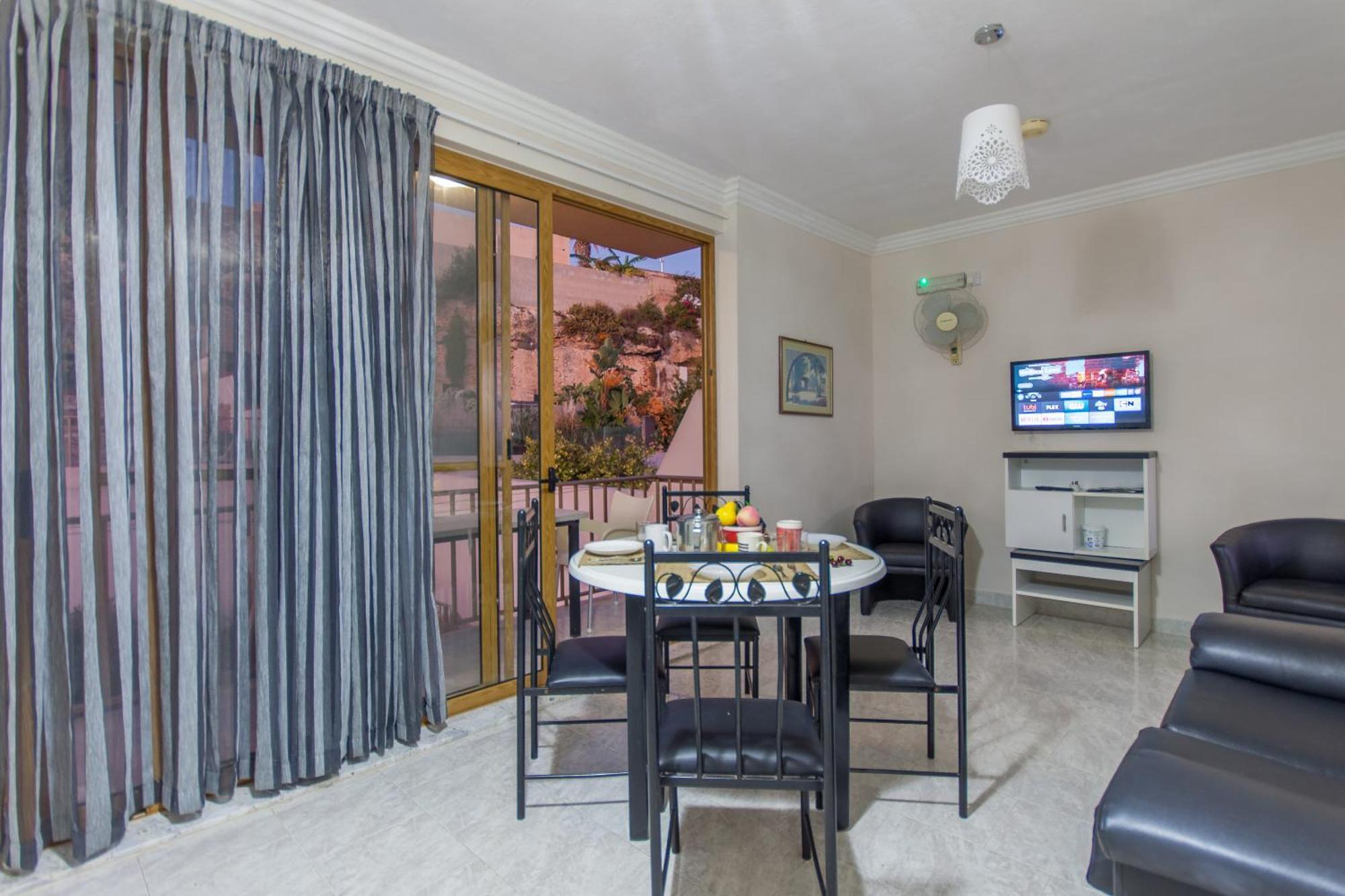Pool & Sea Merill Apartments Mellieha Phòng bức ảnh